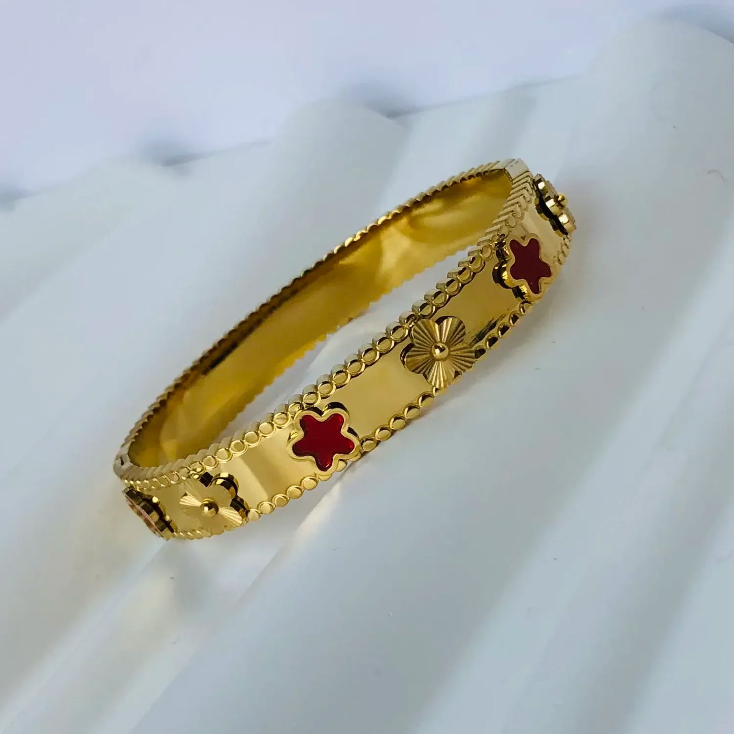 Bracelet Jonc Fleur Dorée – Acier Inoxydable