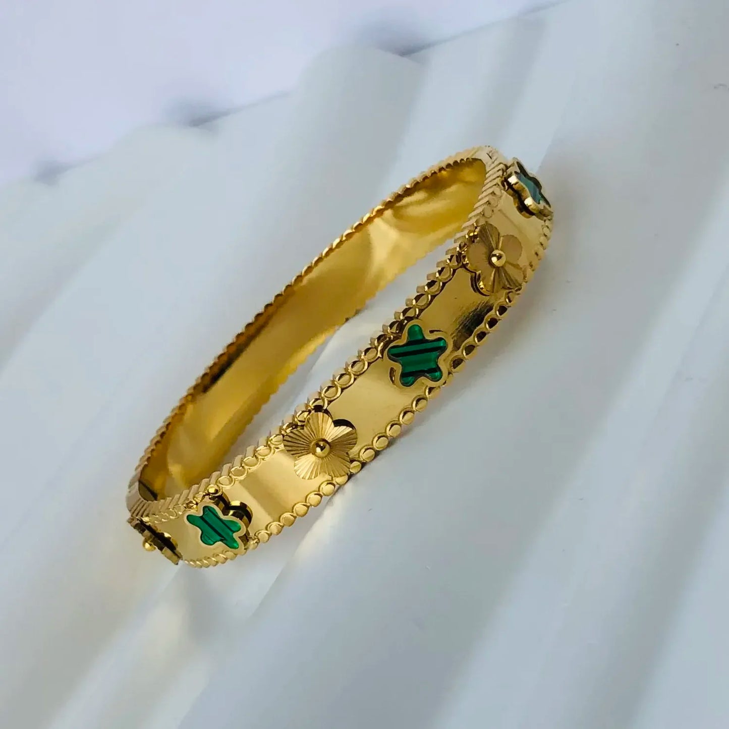 Bracelet Jonc Fleur Dorée – Acier Inoxydable