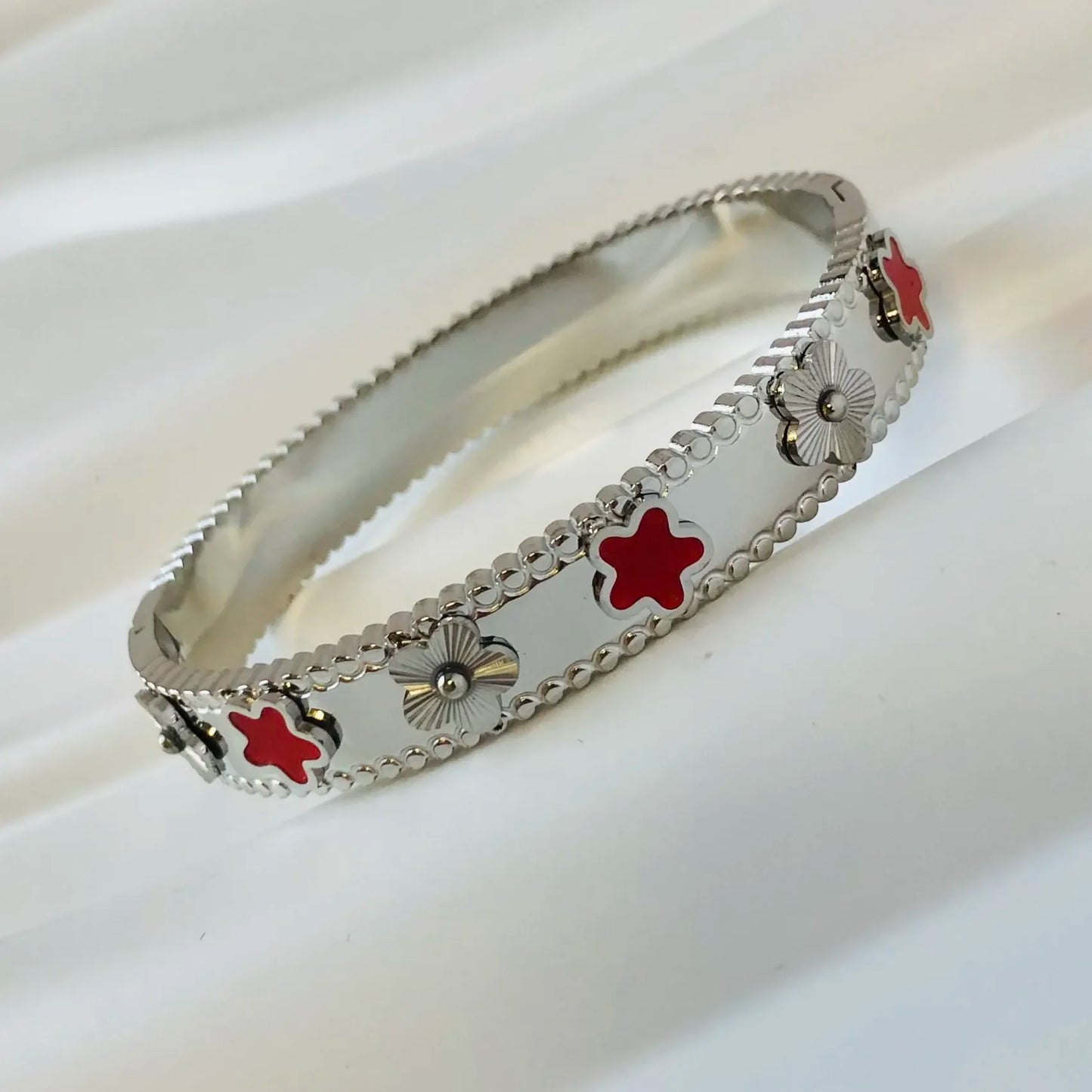Bracelet Jonc Fleur Dorée – Acier Inoxydable