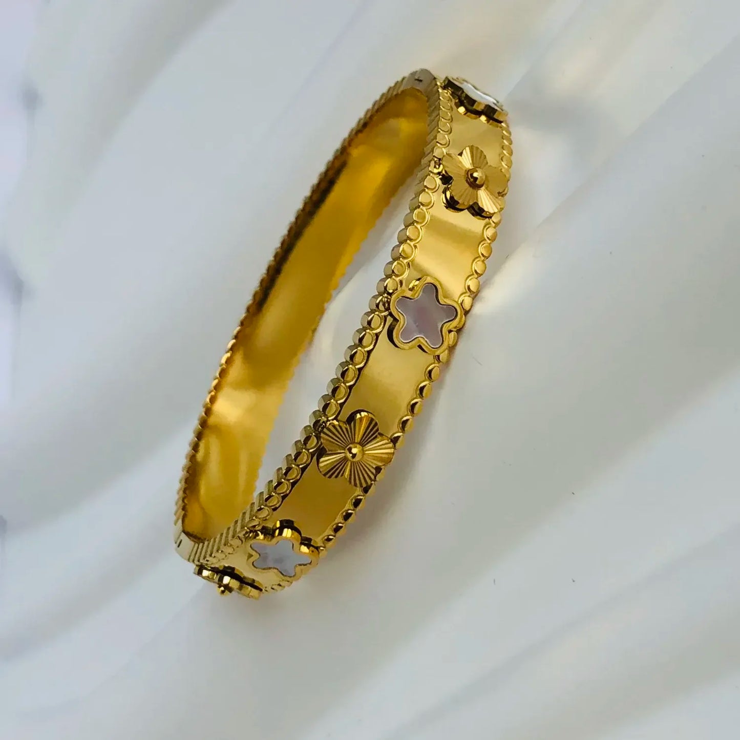 Bracelet Jonc Fleur Dorée – Acier Inoxydable
