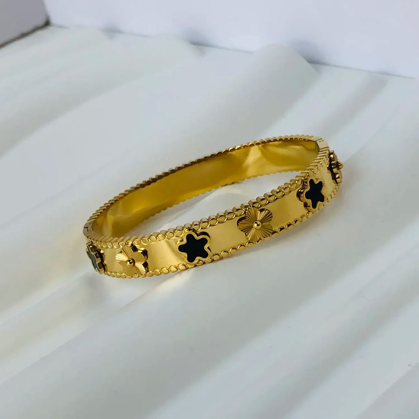 Bracelet Jonc Fleur Dorée – Acier Inoxydable