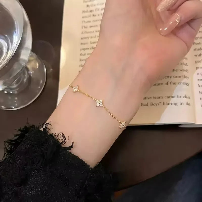 Bracelet Trèfle Cristal – Zircons Étincelants
